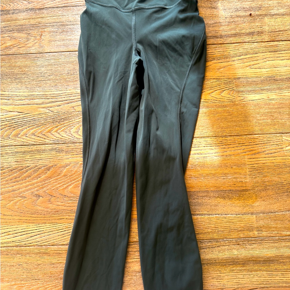 Size 0 hardly ever work lulu lemon 7:8 tights.